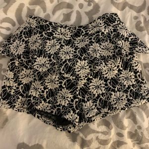 Super cute ruffled black and white lace shorts!!!!